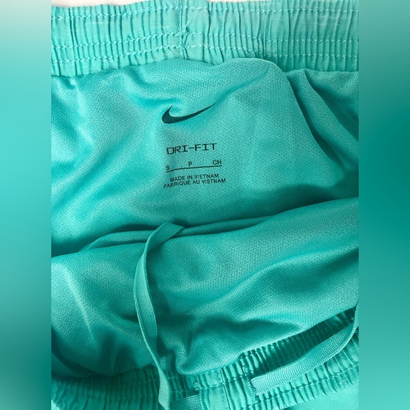 Women's SMALL Nike Running Shorts - Picture 3 of 4